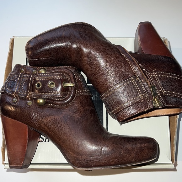 FRYE Andie Ankle bootie heels dark brown women size 7 - Picture 4 of 16